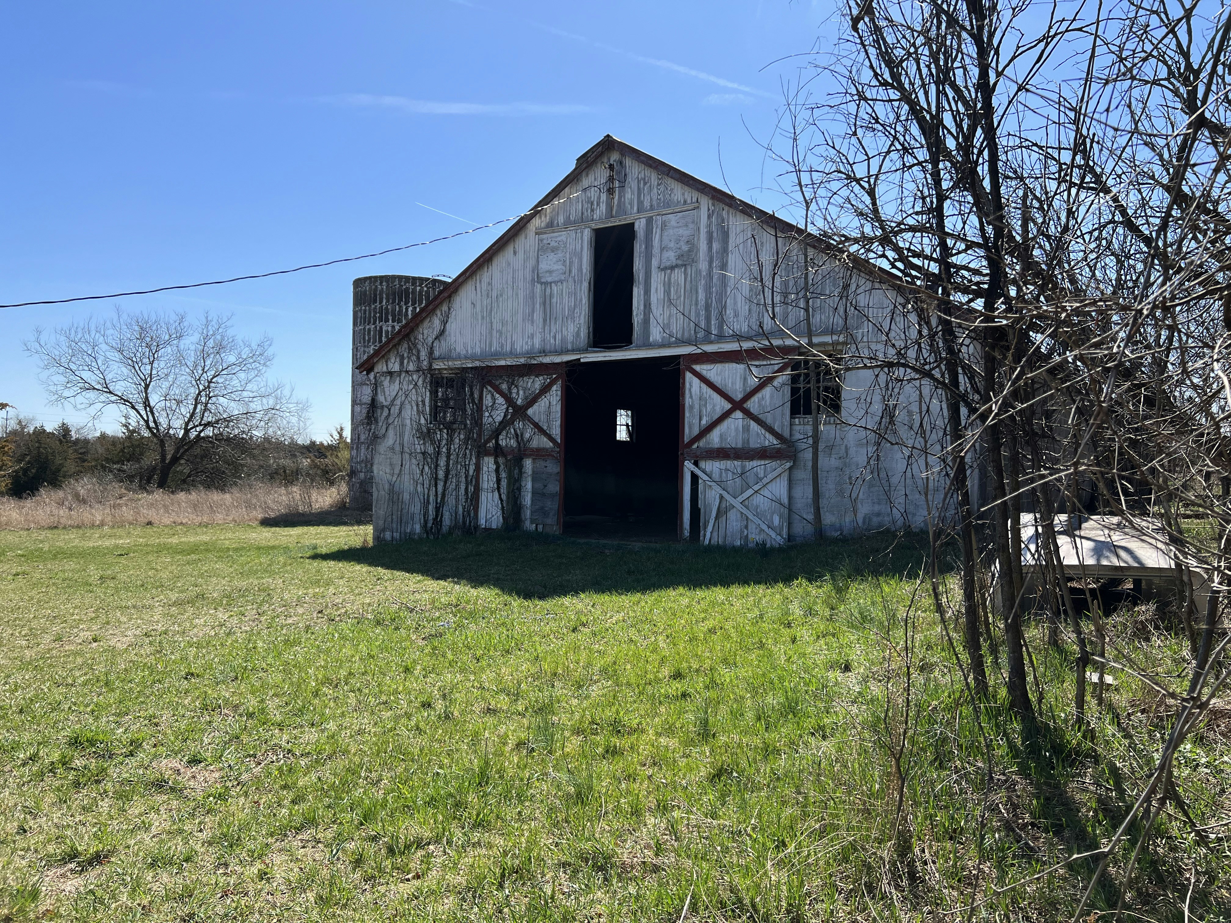 1700s cattle or horse stable barn classic urban decay