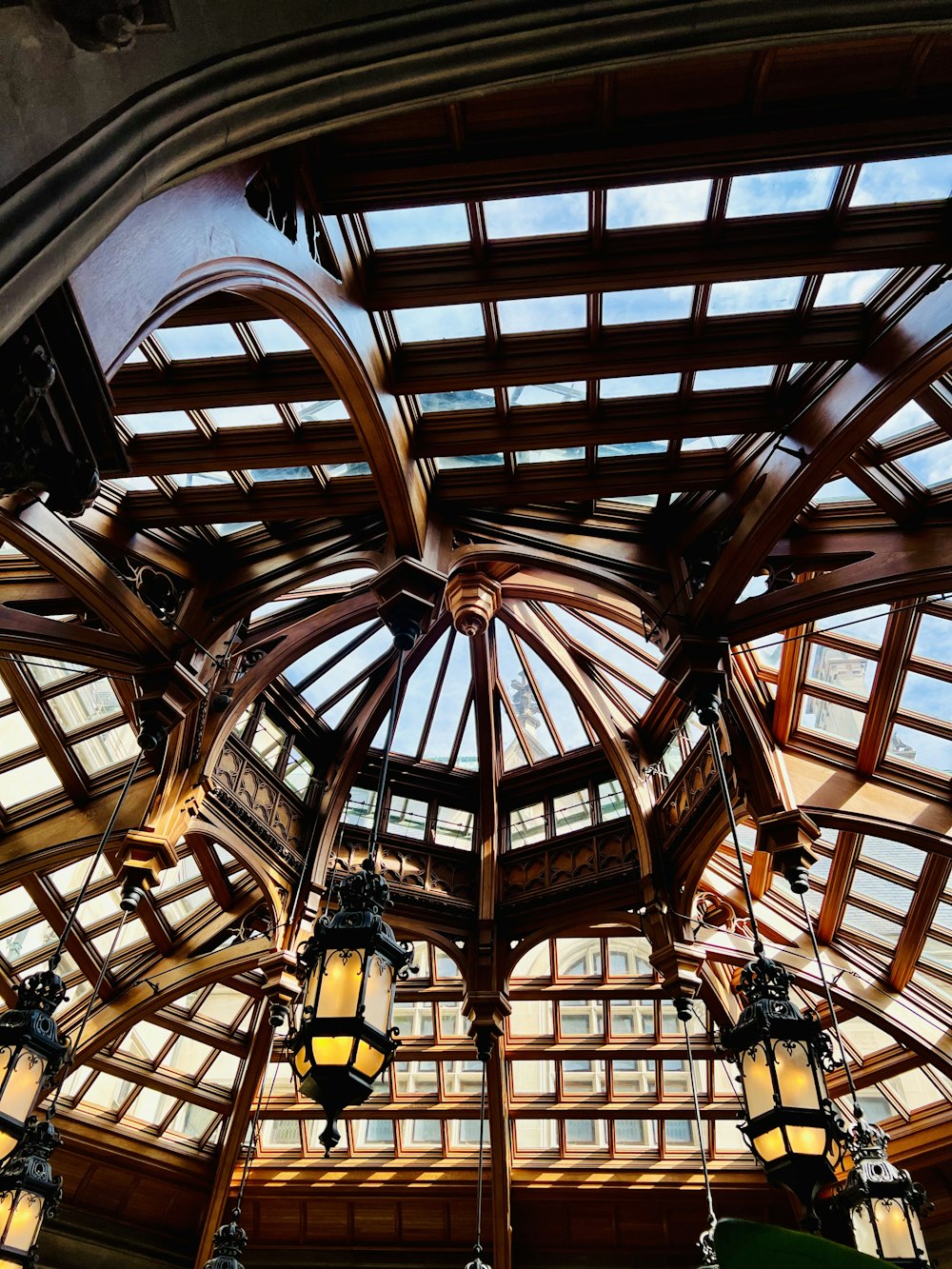 a view of the ceiling of a large building