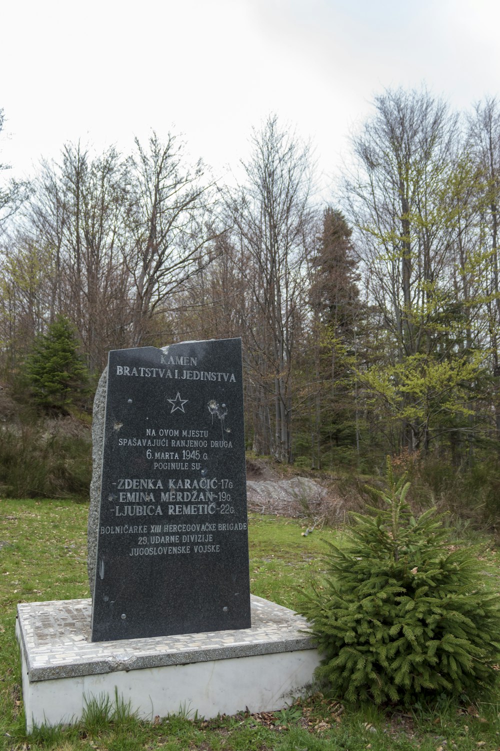 a monument in the middle of a grassy area