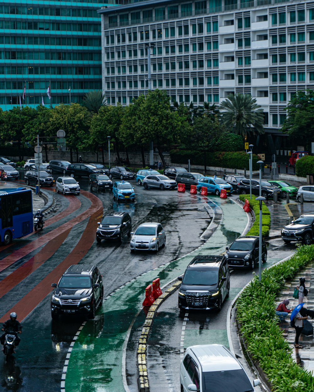 a city street filled with lots of traffic next to tall buildings