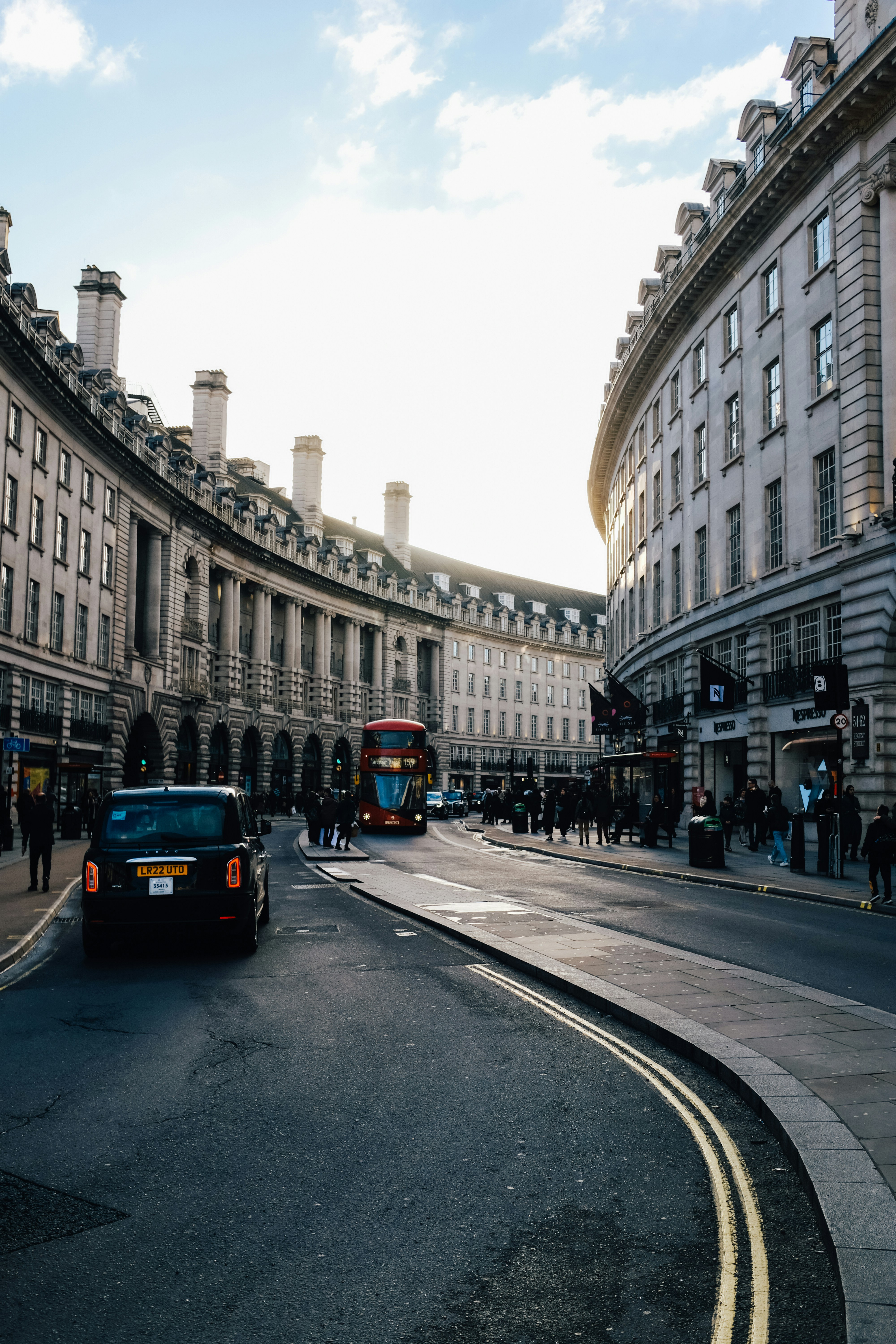 Photo by adrienolichon