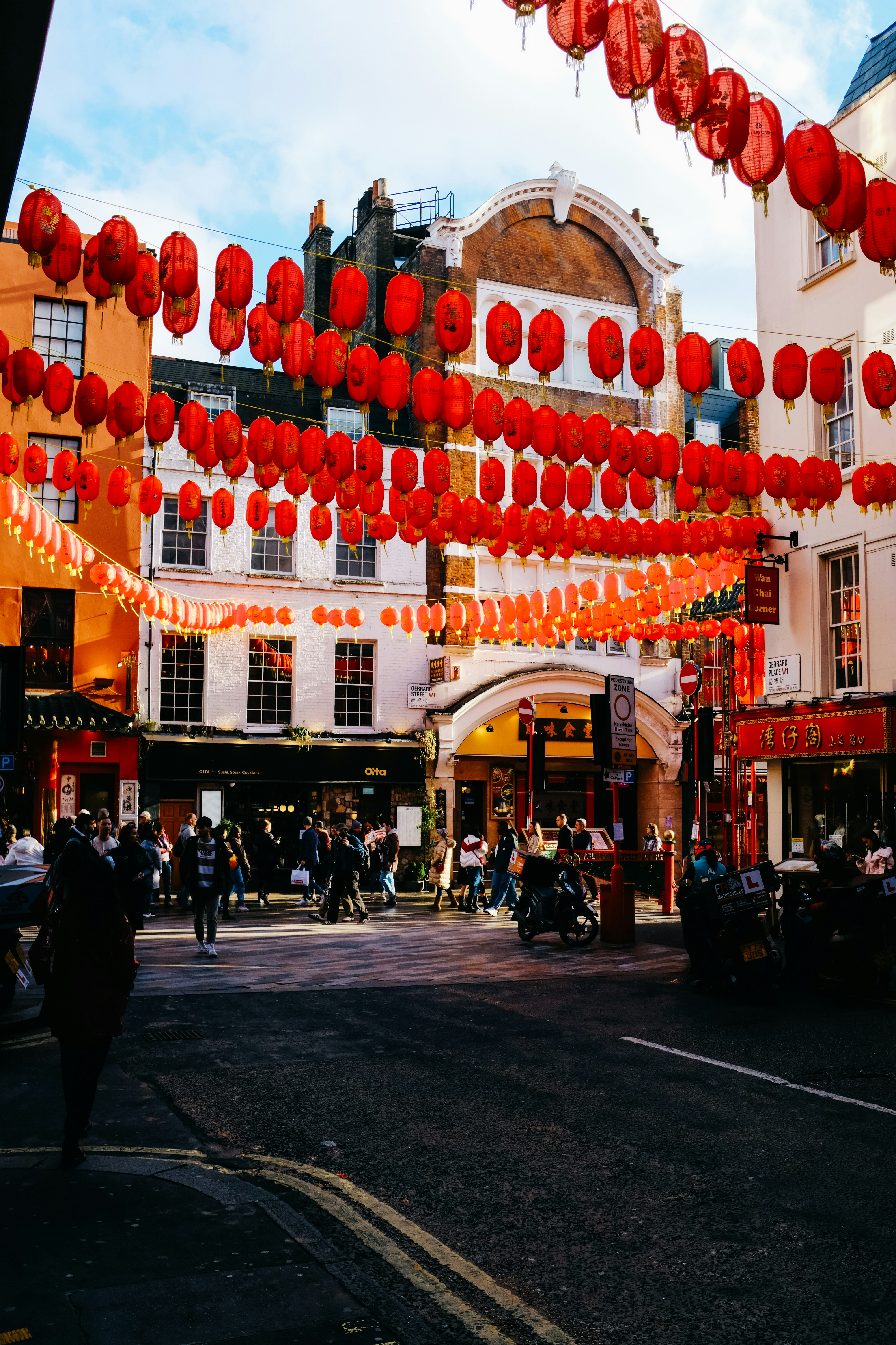 Photo by adrienolichon