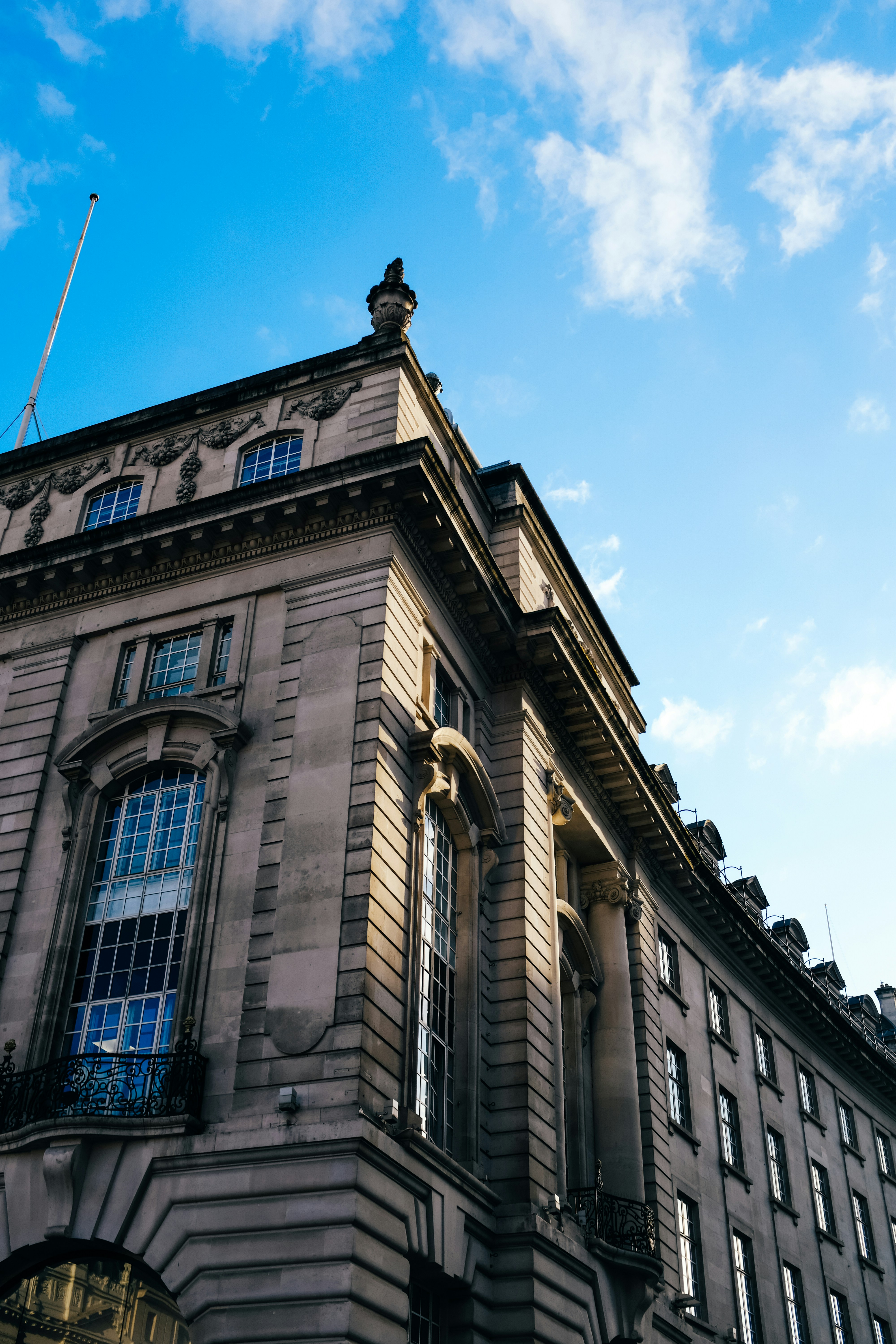 Photo by adrienolichon