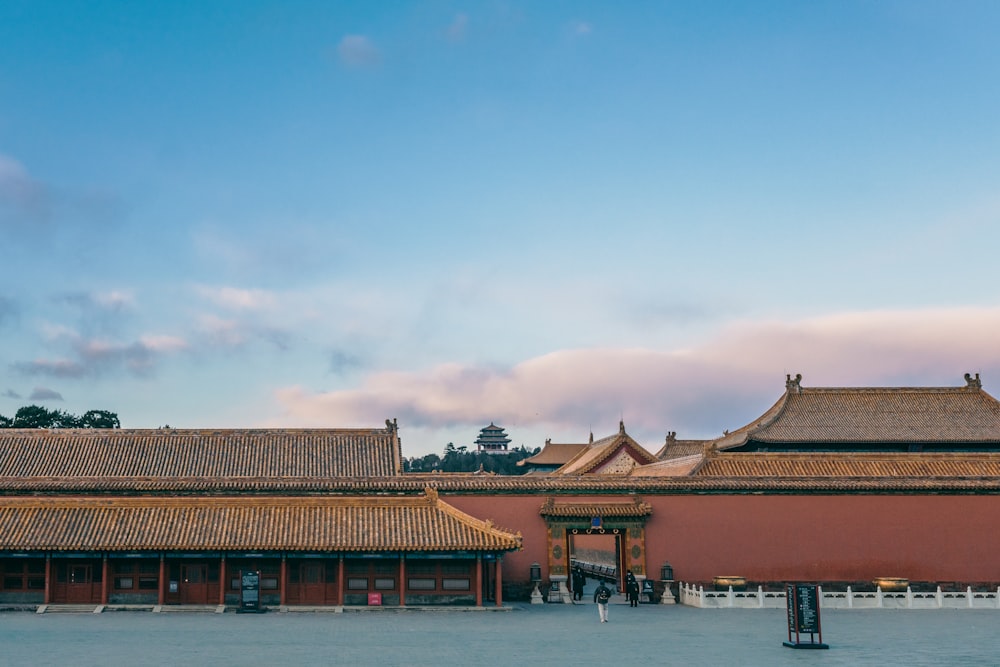 a large building with a sky background