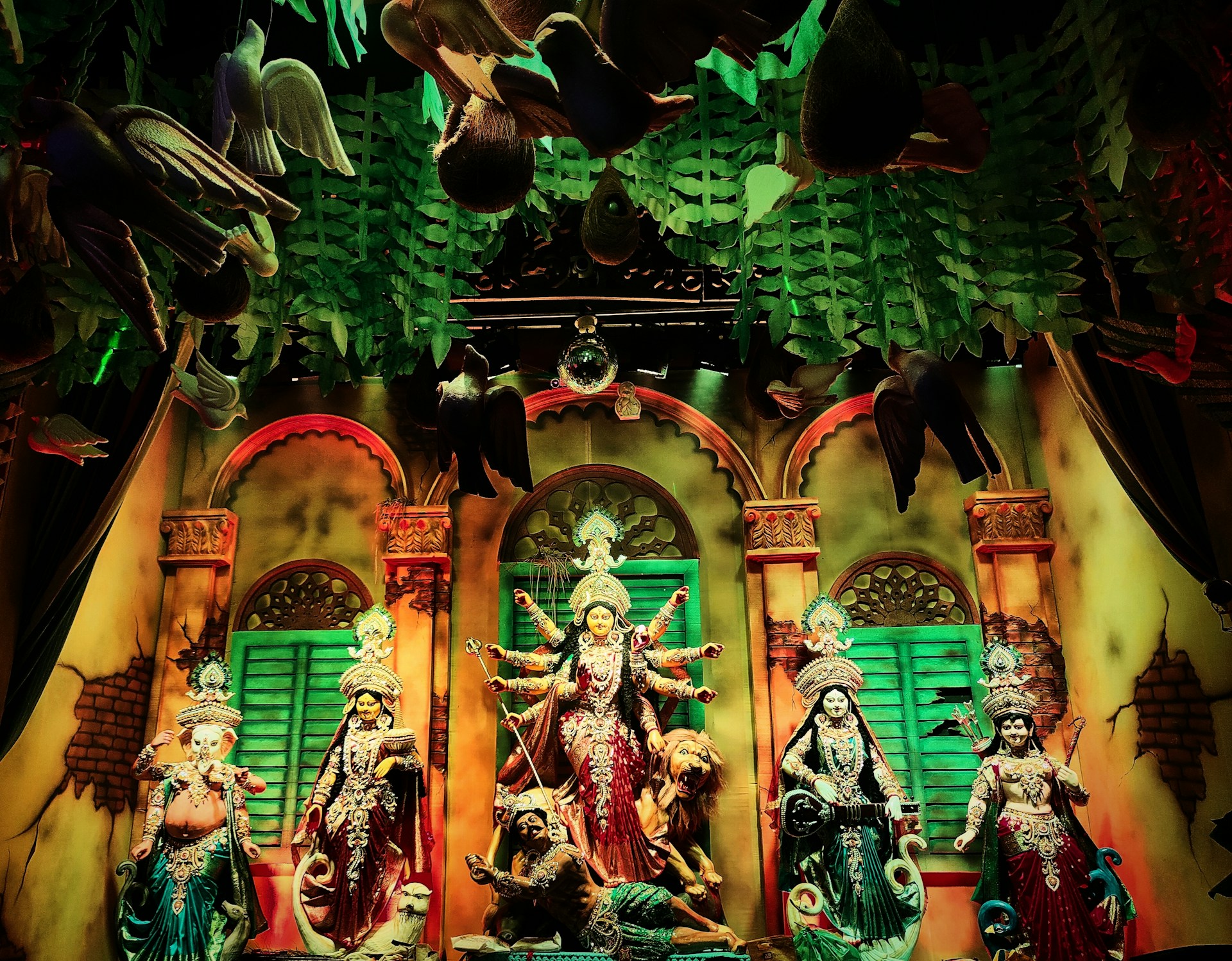 black and white bed linen