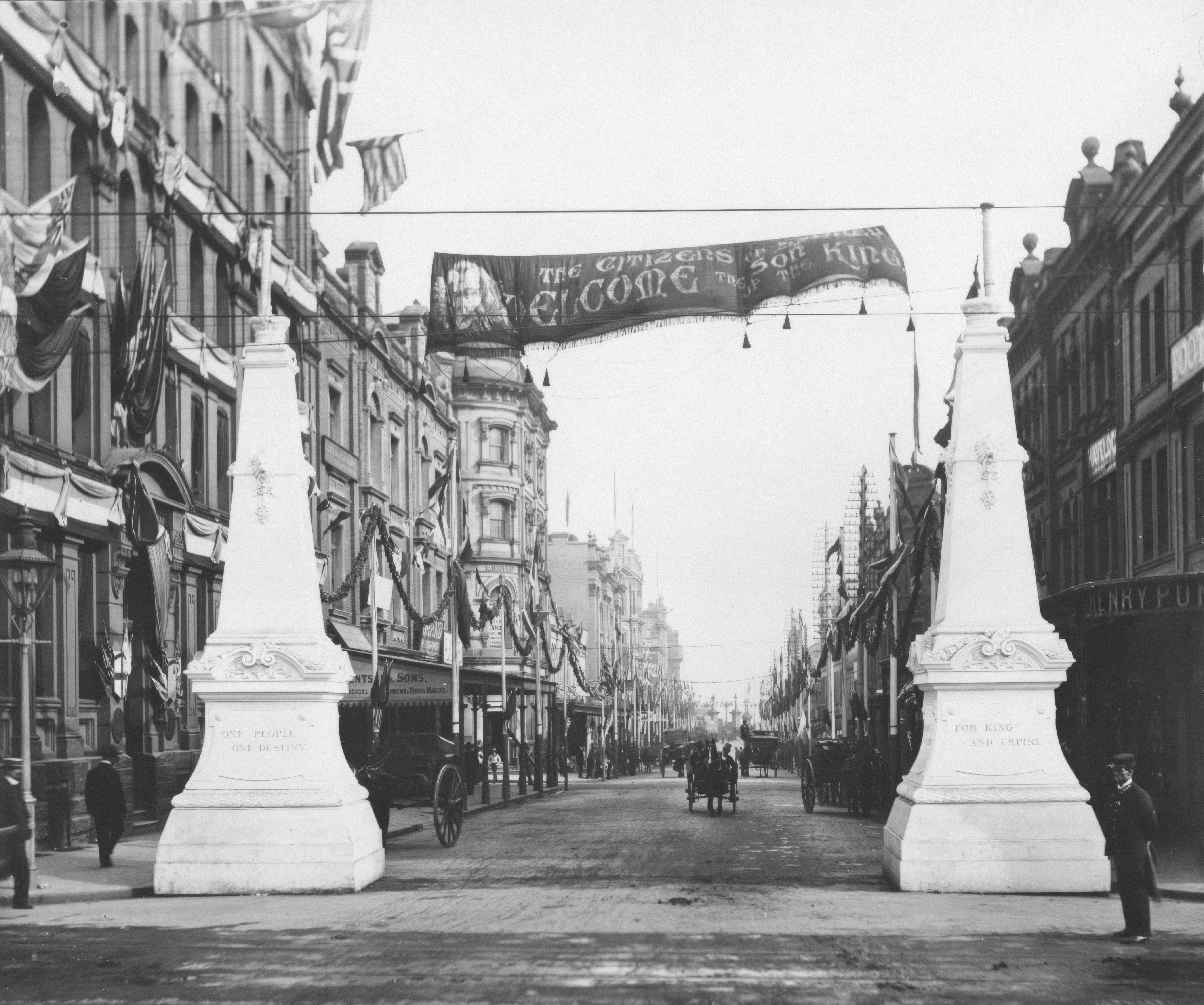 a black and white photo of a city street