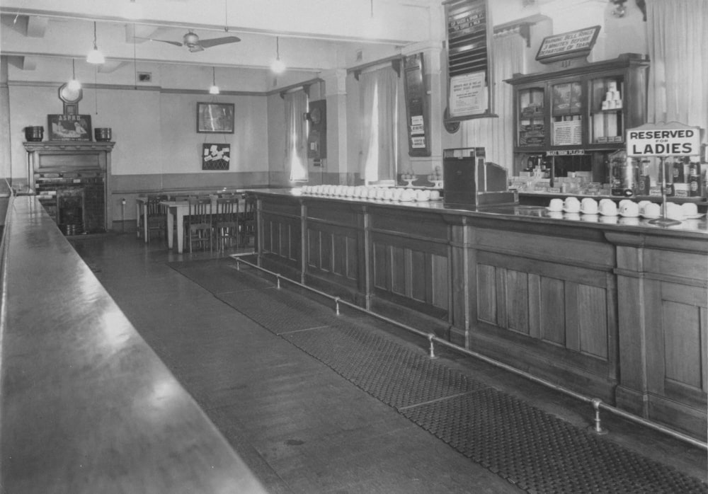 a black and white photo of a bar in a restaurant