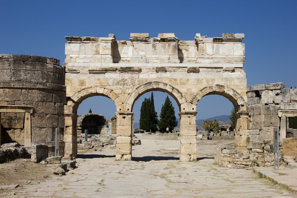 an arch in the ruins of a roman city