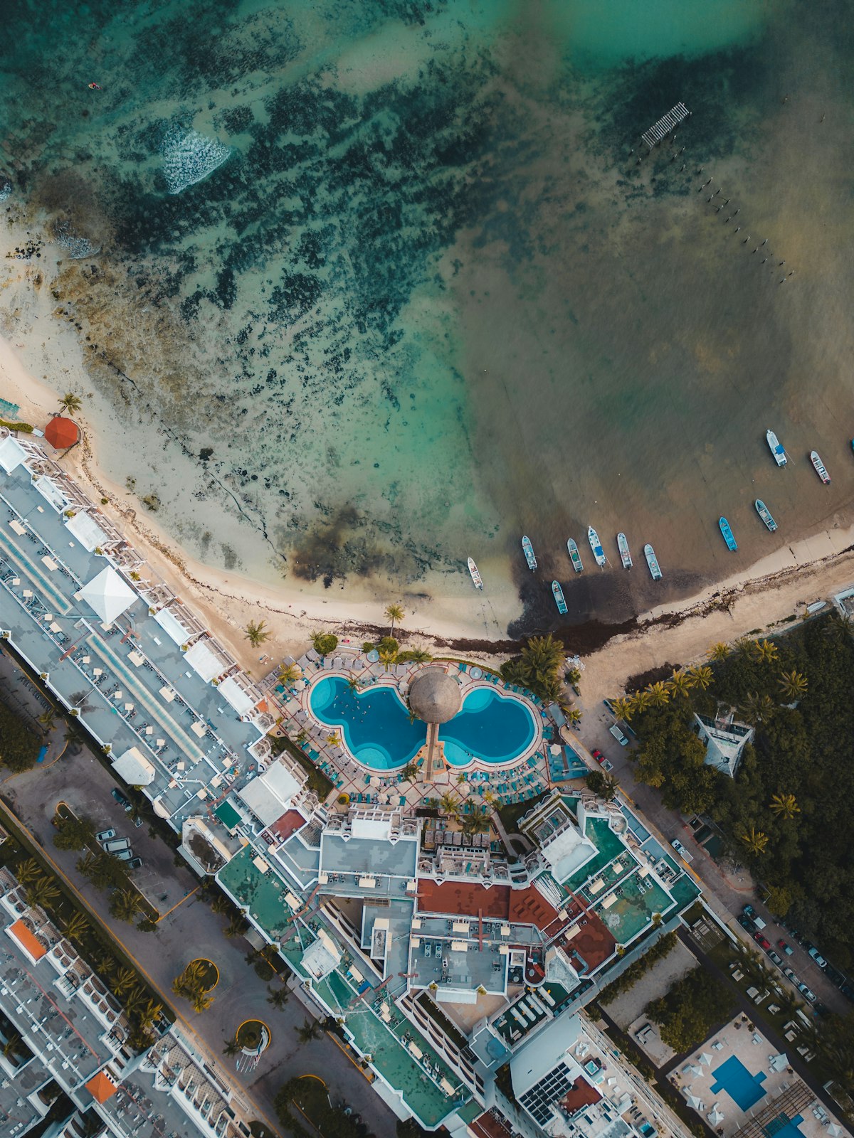 Vista aerea della spiaggia di Canc&uacute;n con le acque turchesi dei Caraibi messicani