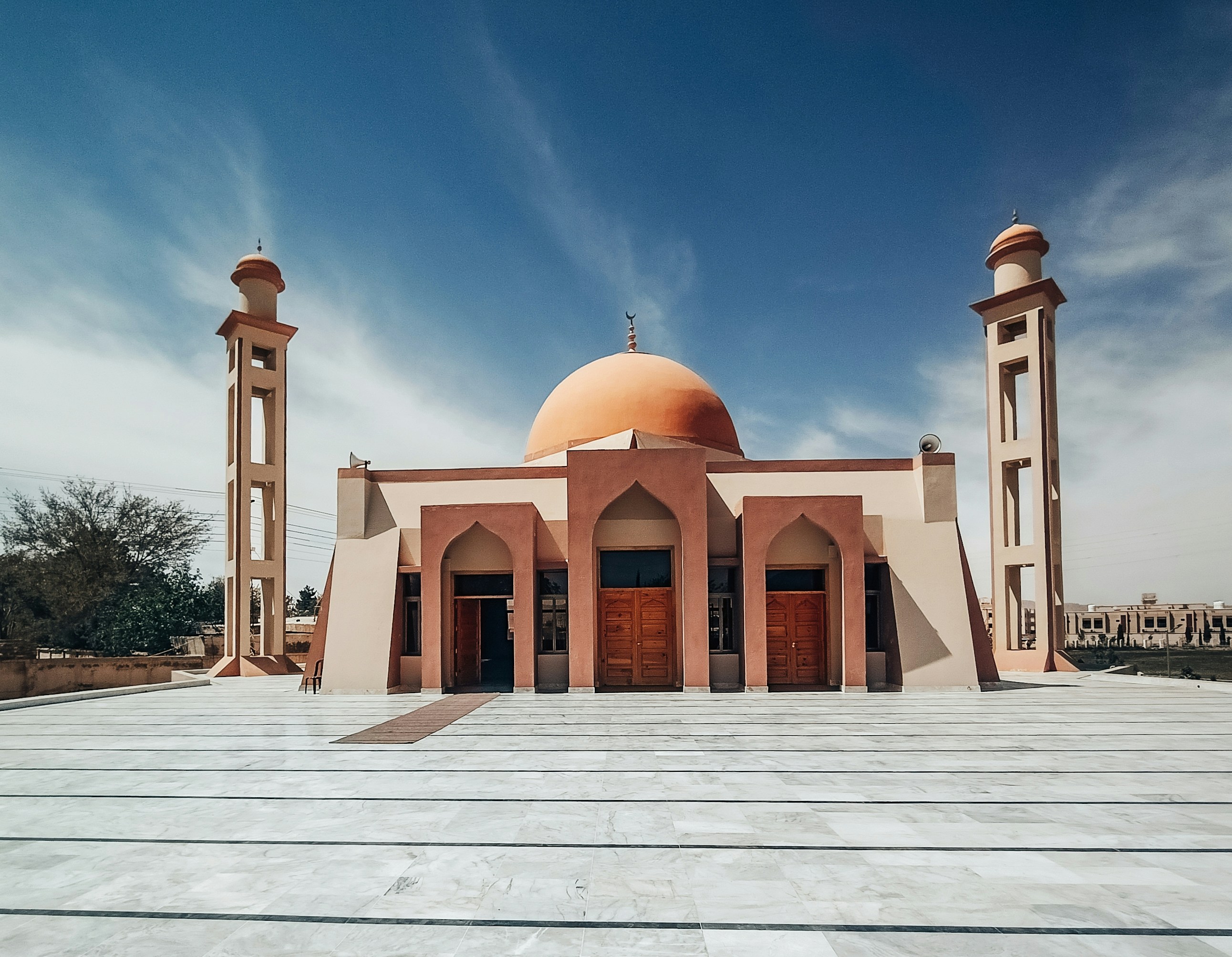 a large building with two towers and a dome