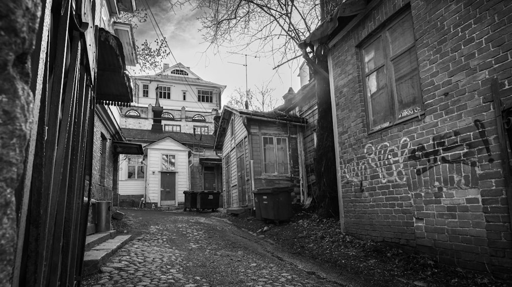 a black and white photo of an alley way