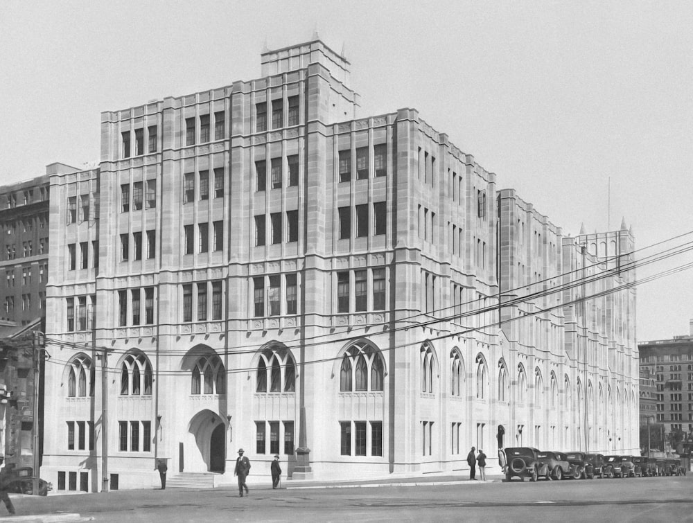 a black and white photo of a large building