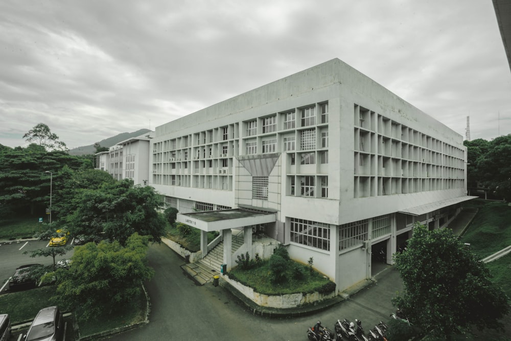 a large white building sitting on the side of a road