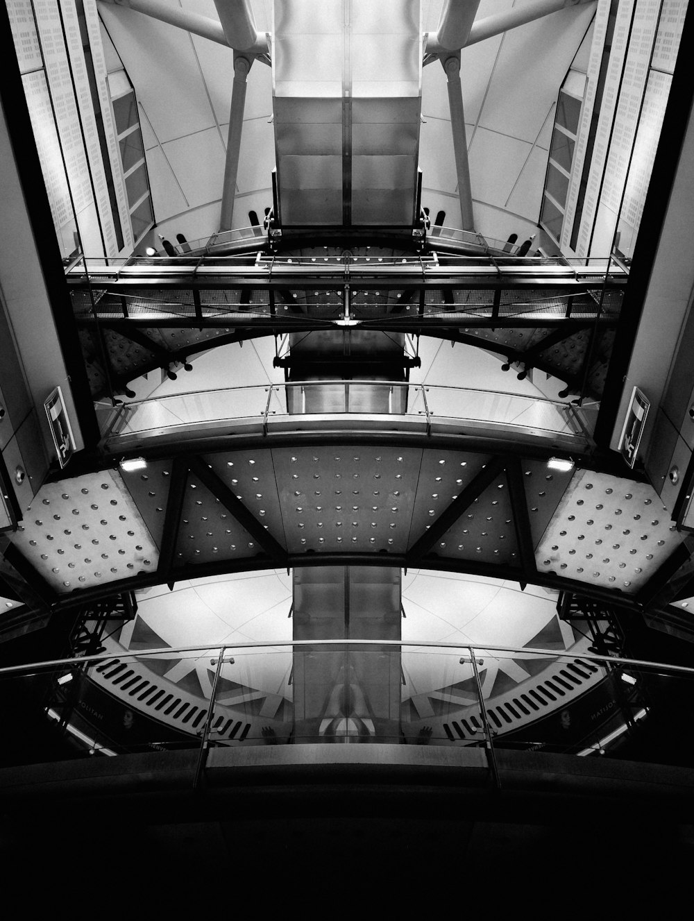 a black and white photo of a building