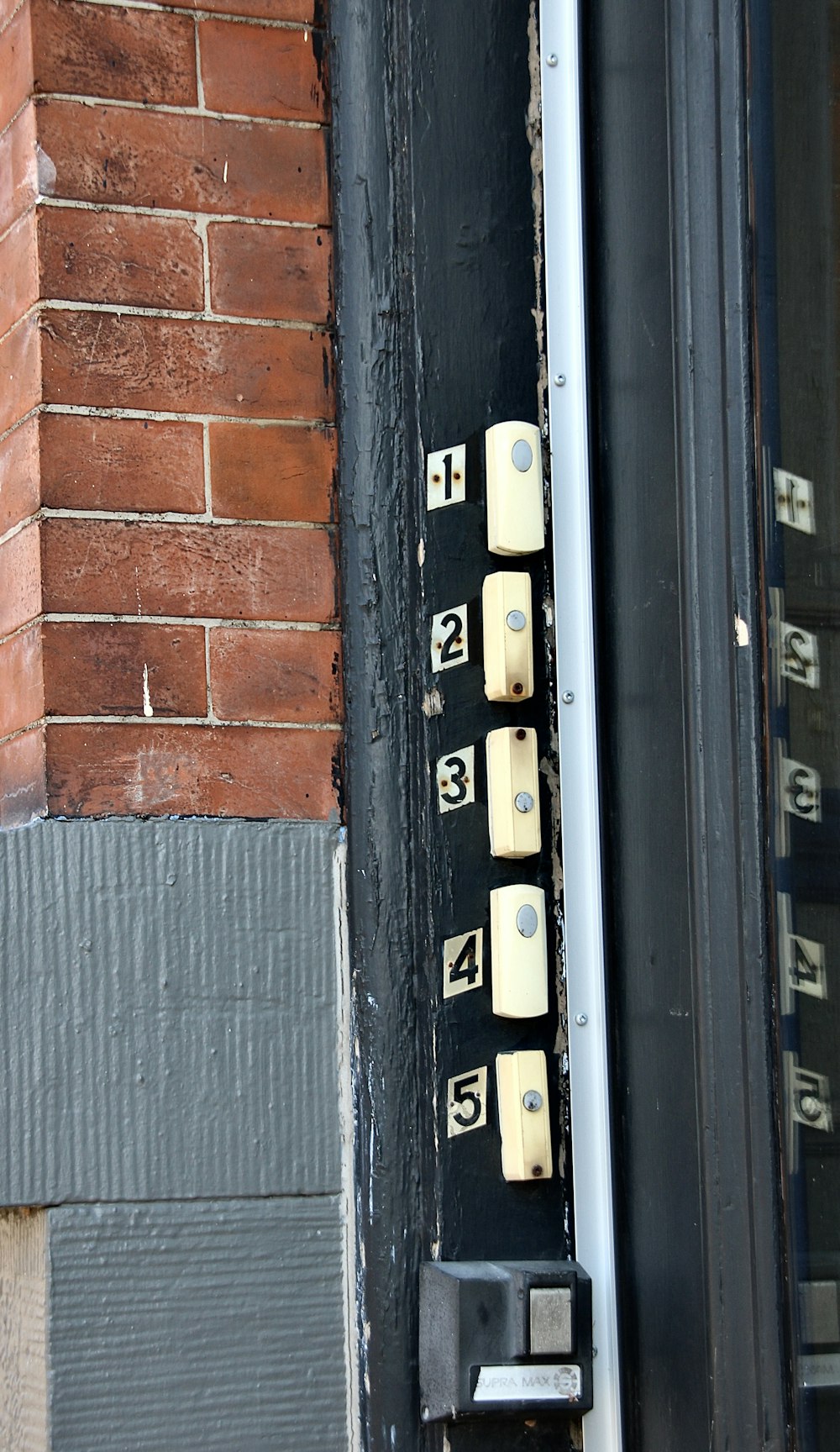 a close up of a door handle on a brick building