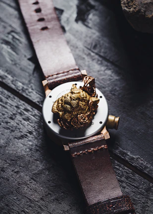 Multi-watch collector case in mahogany with custom laser engraving on the lid.