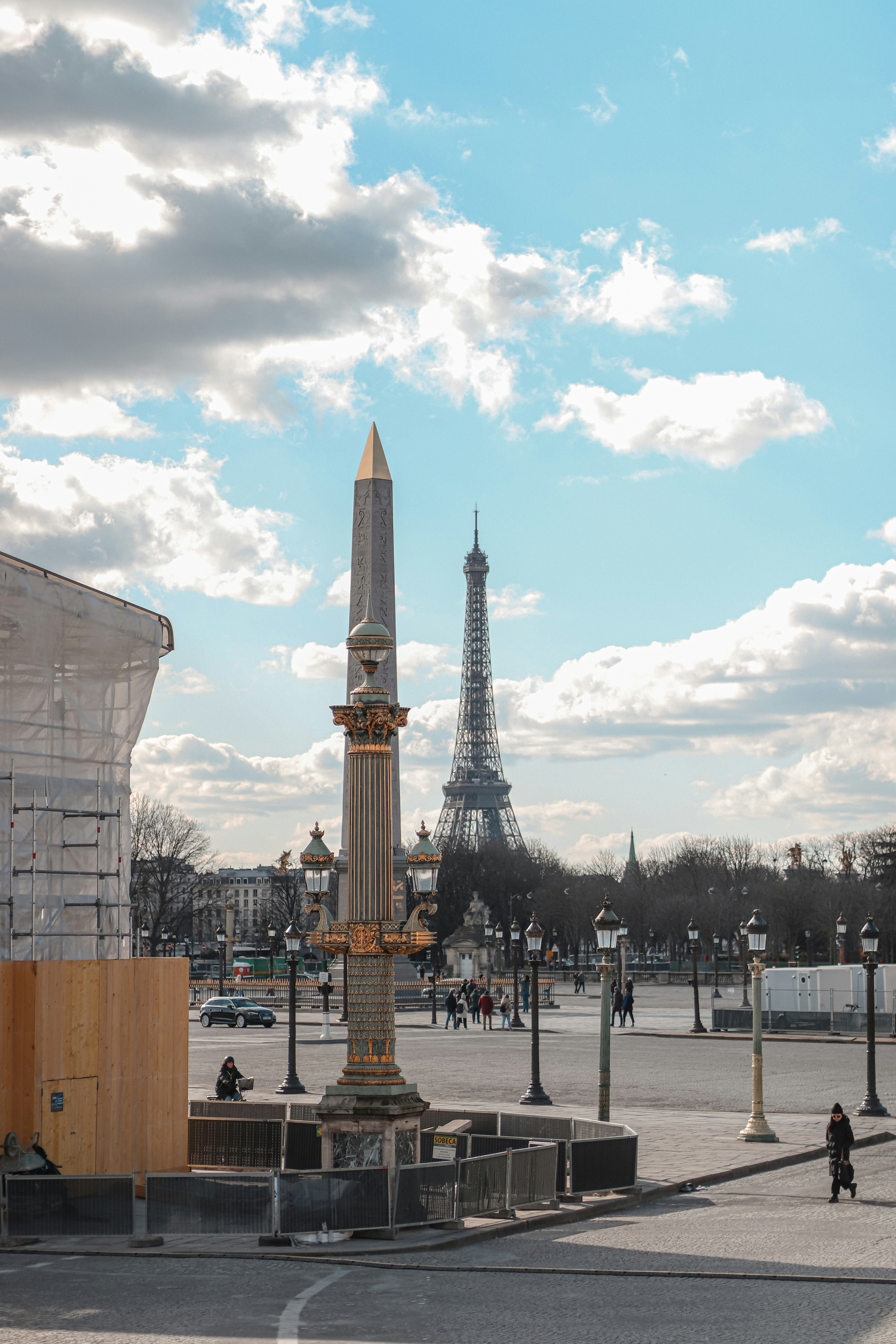 La Torre Eiffel que se eleva sobre la ciudad de París