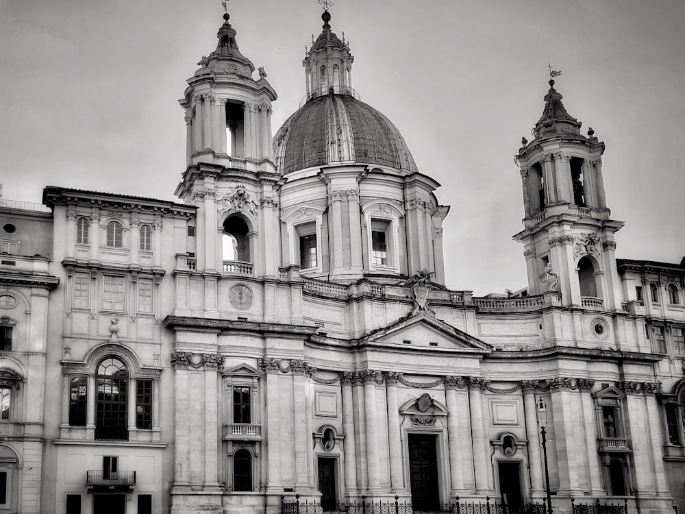 a black and white photo of a large building