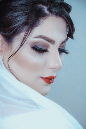 Elegant evening makeup featuring bold lips and perfectly blended contour on a model.