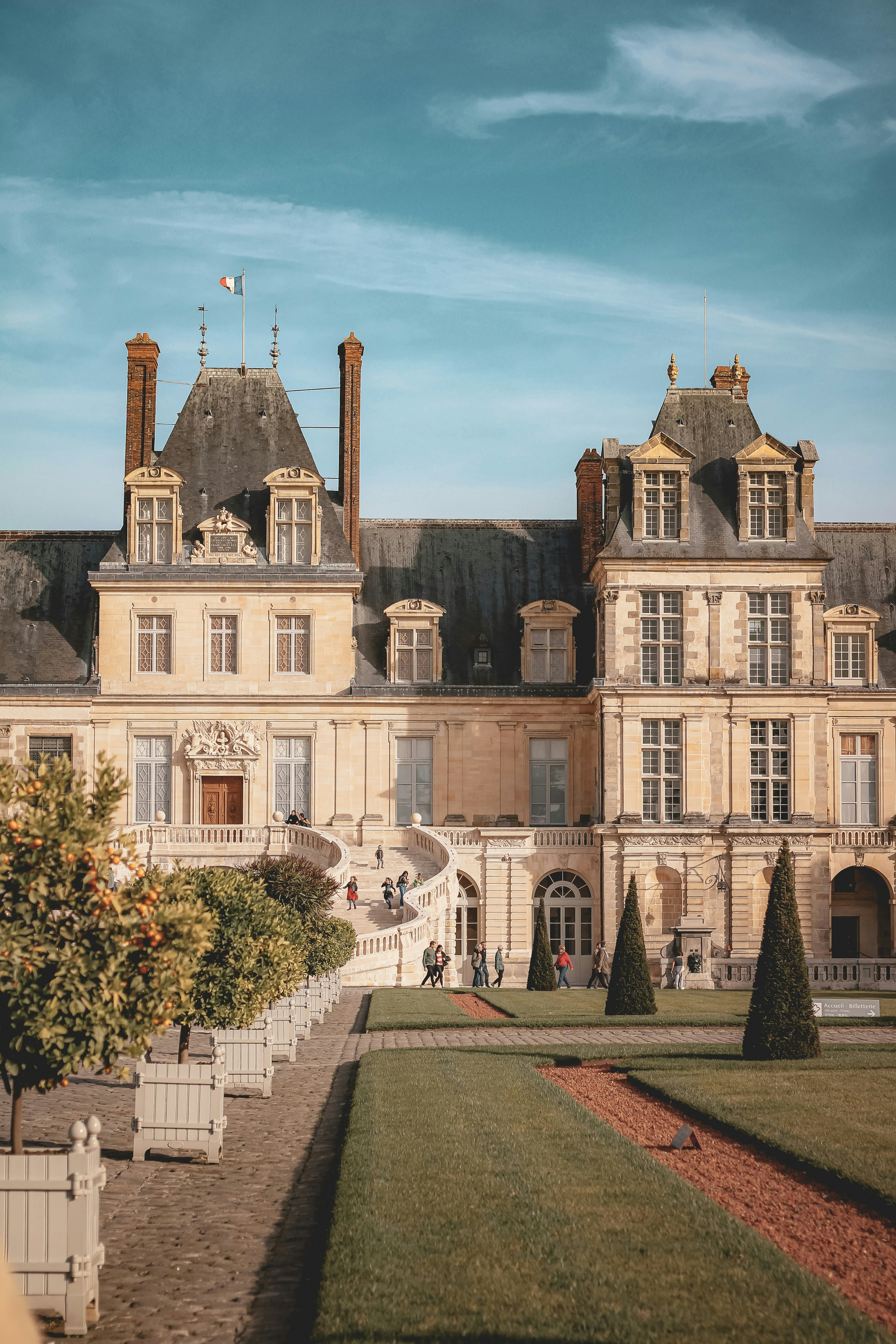 a large building with a lot of windows