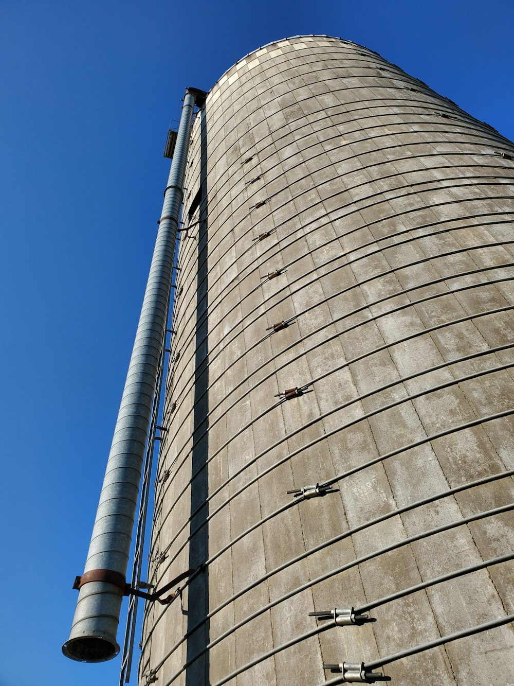 a tall building with a sky background