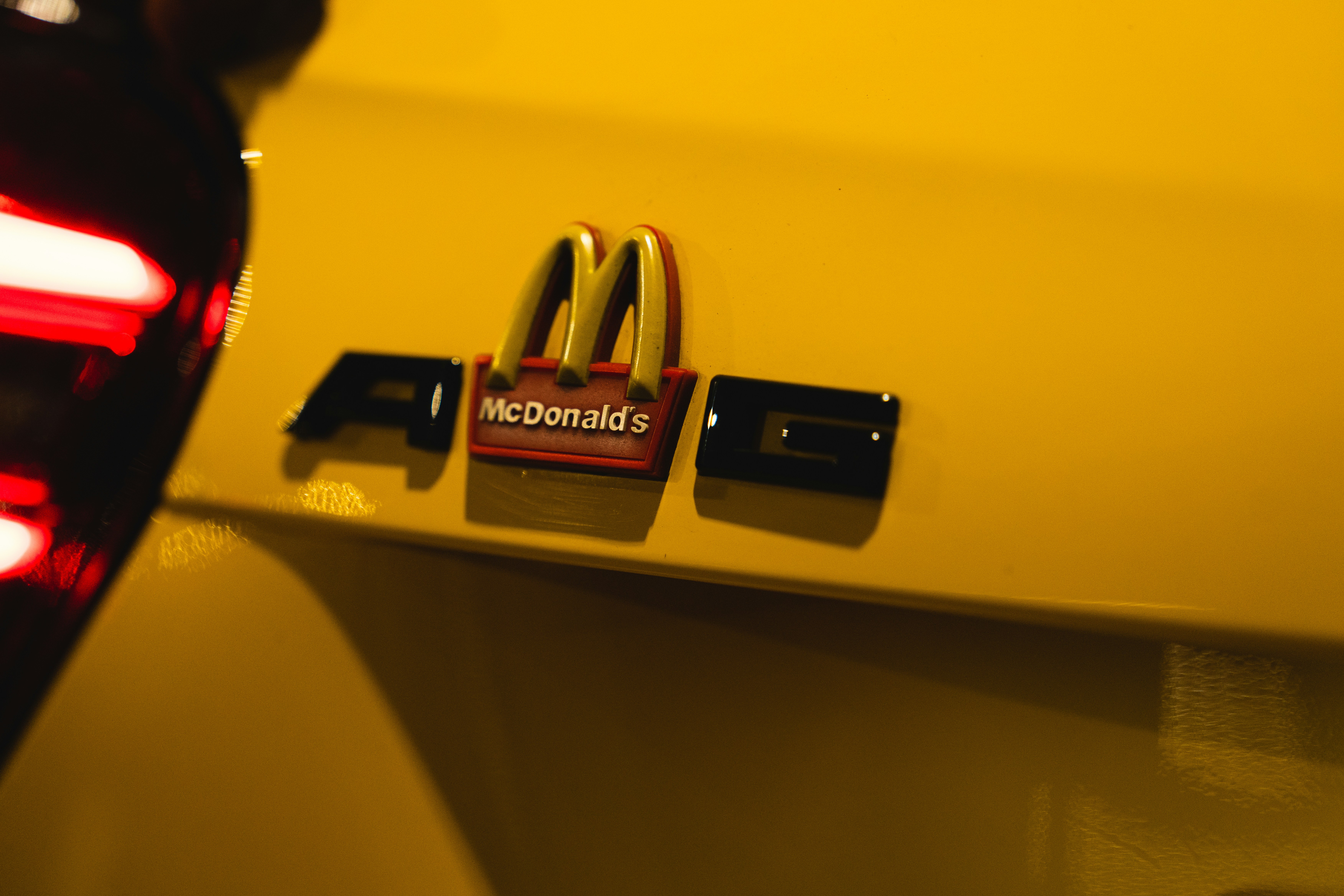 A mcdonald's logo on the back of a car photo – Free Car Image on Unsplash