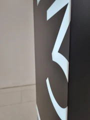 Minimalist dark background featuring large blue number 3 next to a bold article title.