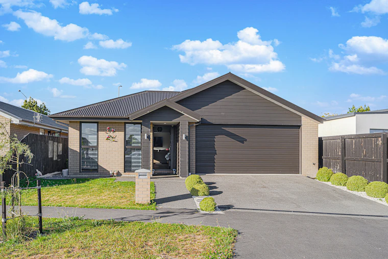 The Noosa 276 display home facade.