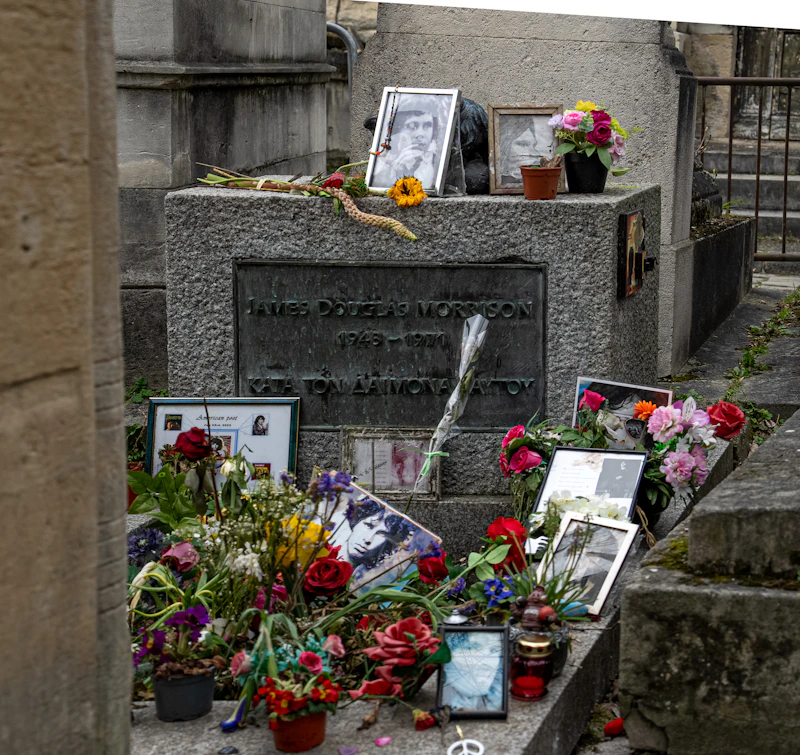 Sépulture avant et après l'entretien par Rose Marbrée