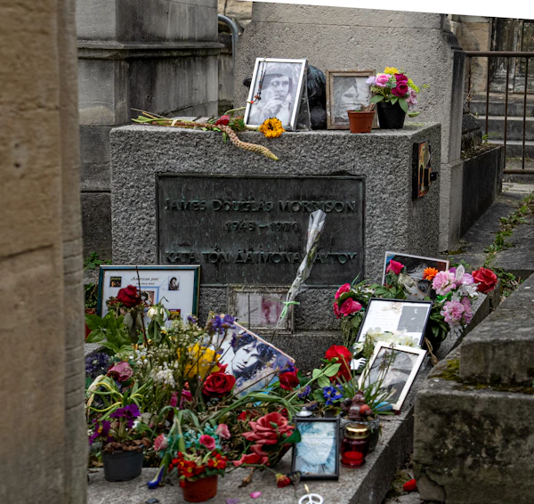 Подвійний пам'ятник Незабутній з аркою