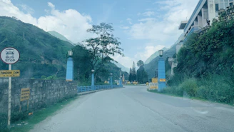 A cheerful travel guide showing a map to happy tourists in the scenic hills of Palampur.