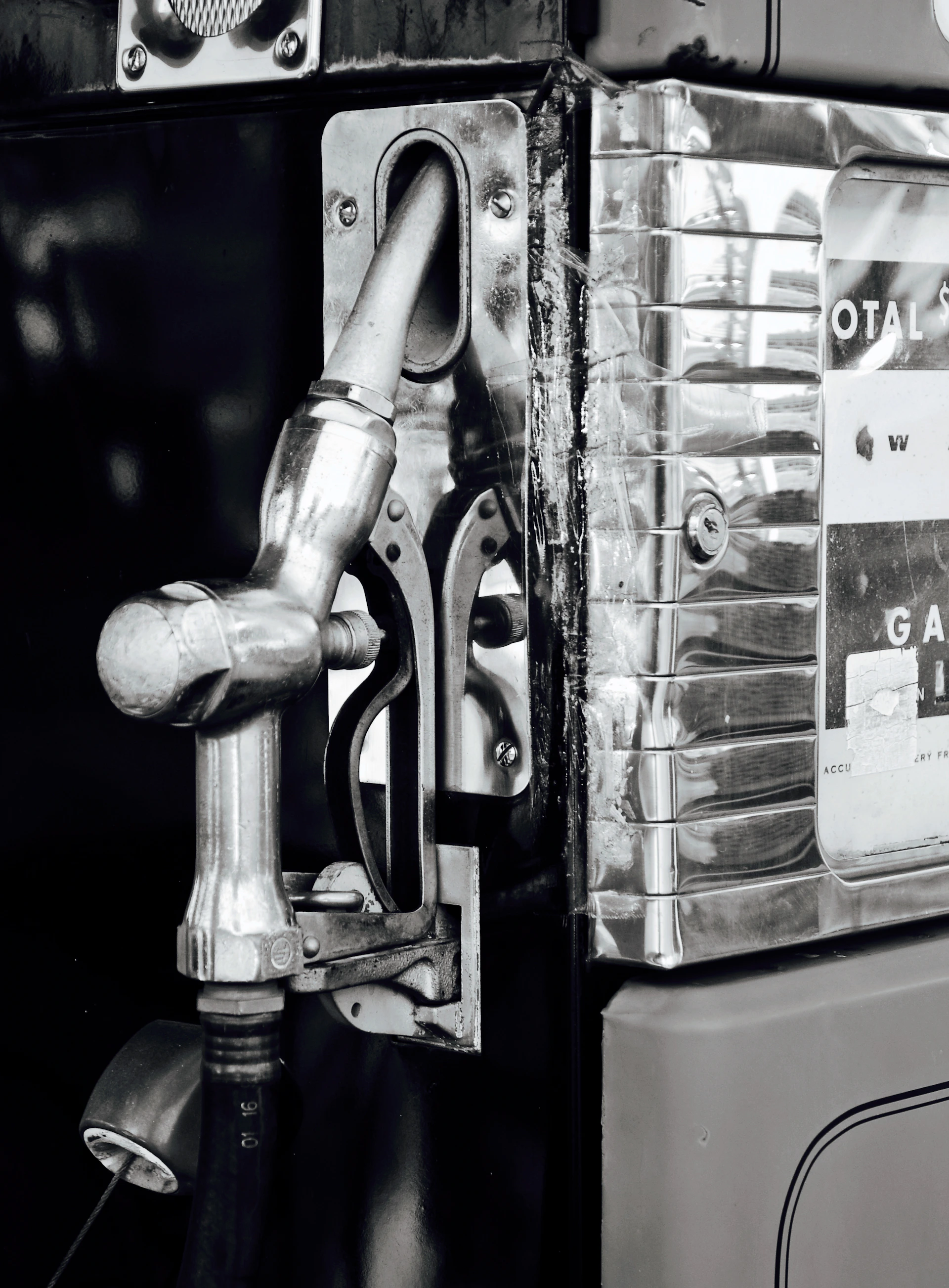 gray computer monitor