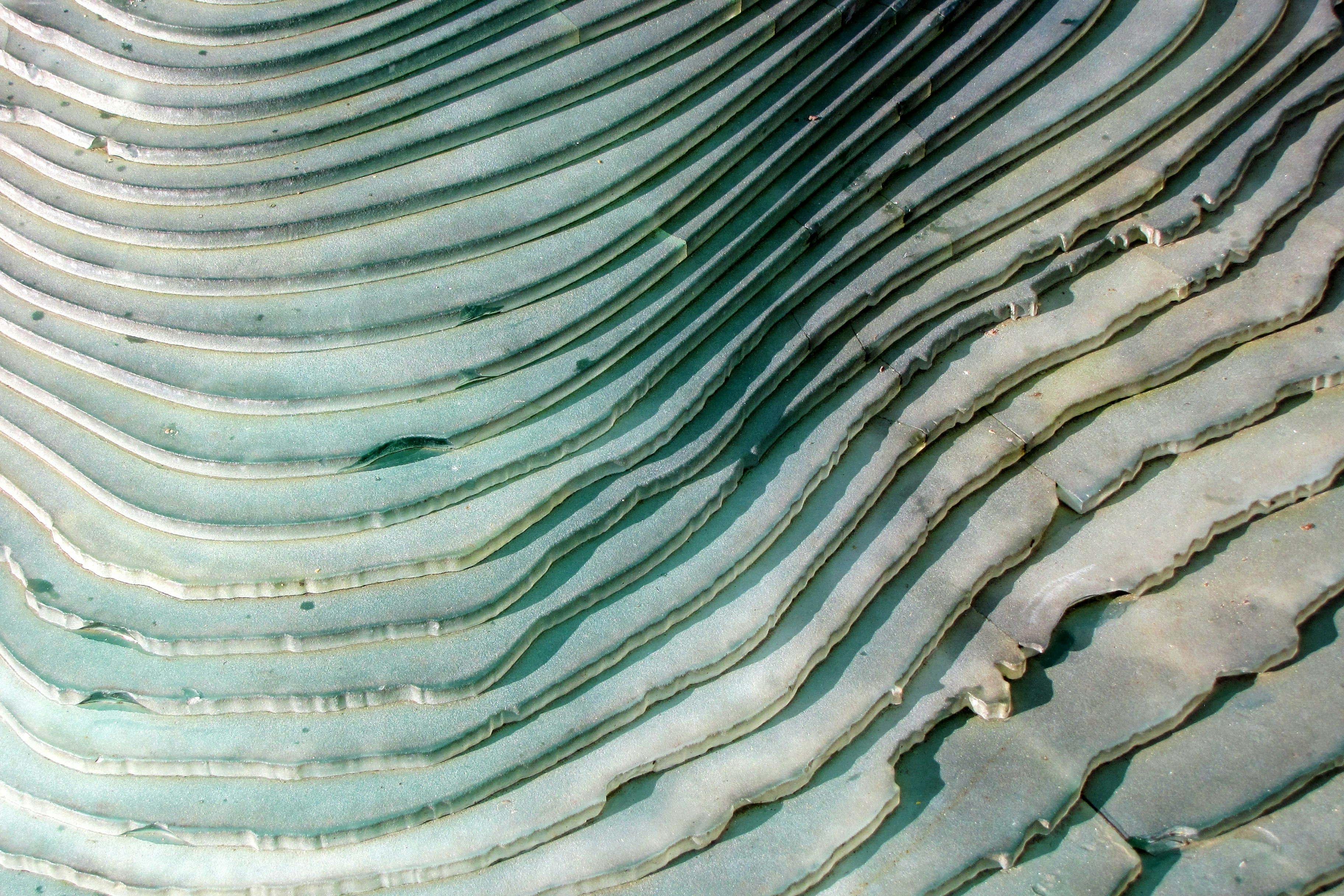 Nahaufnahme eines wellenförmigen Wassermusters