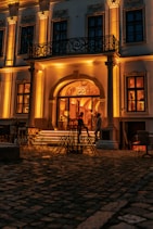 Elegant restaurant entrance with warm lighting and modern decor in Araraquara.