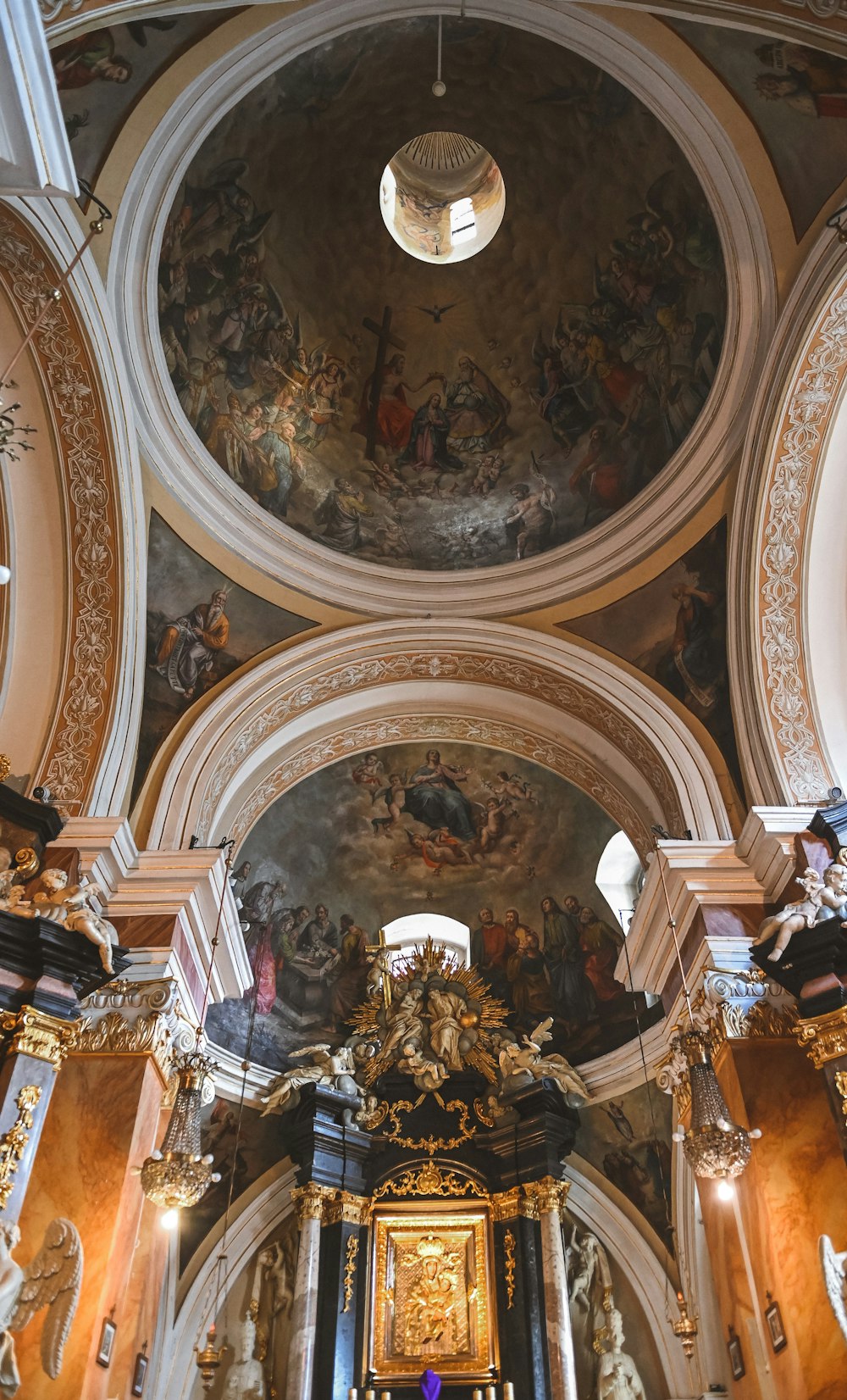 the ceiling of a church with a painting on it