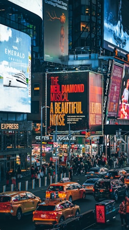 a busy city street filled with lots of traffic