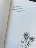 A page from a book featuring a short poem in Spanish about the resilience of the human heart. Below the poem, there is a minimalistic line drawing of a heart intertwined with blooming flowers.