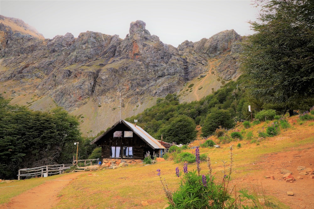 a small cabin in the middle of a mountain