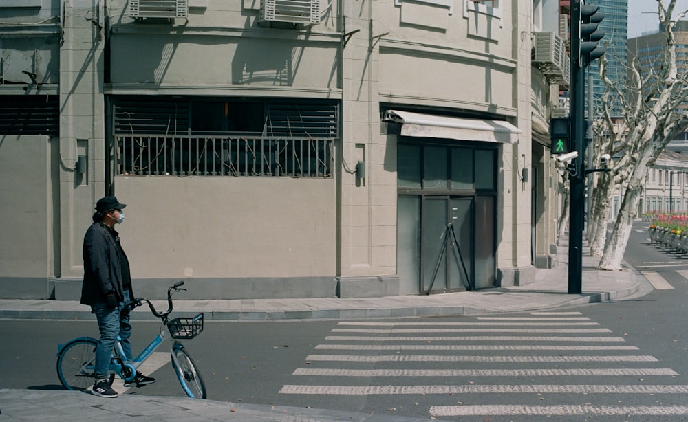 a man standing next to a bike on a city street