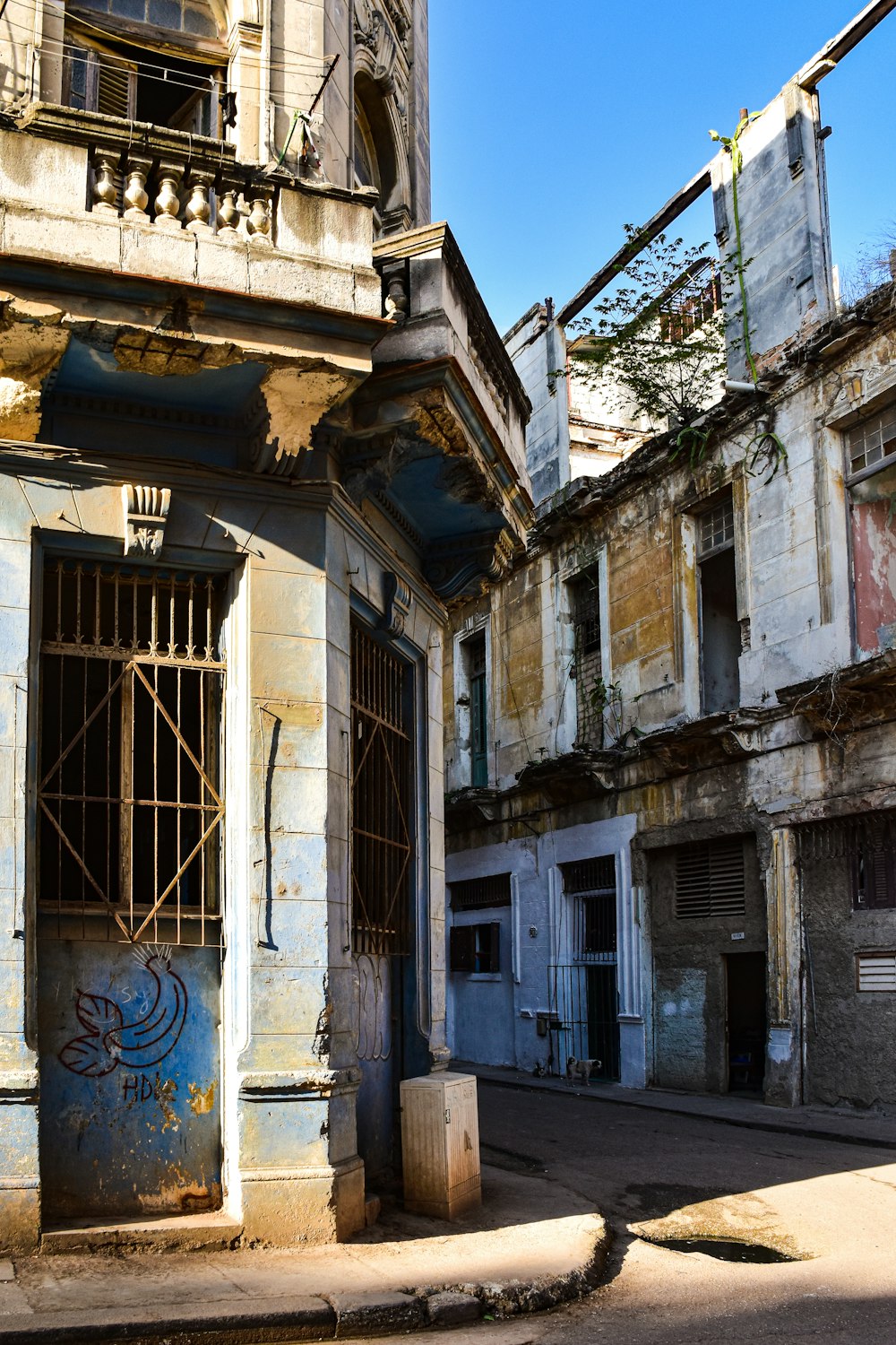 an old run down building with graffiti on it