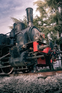 An old steam engine sitting on the tracks