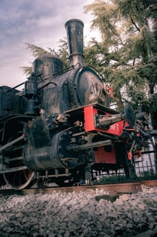 An old steam engine sitting on the tracks