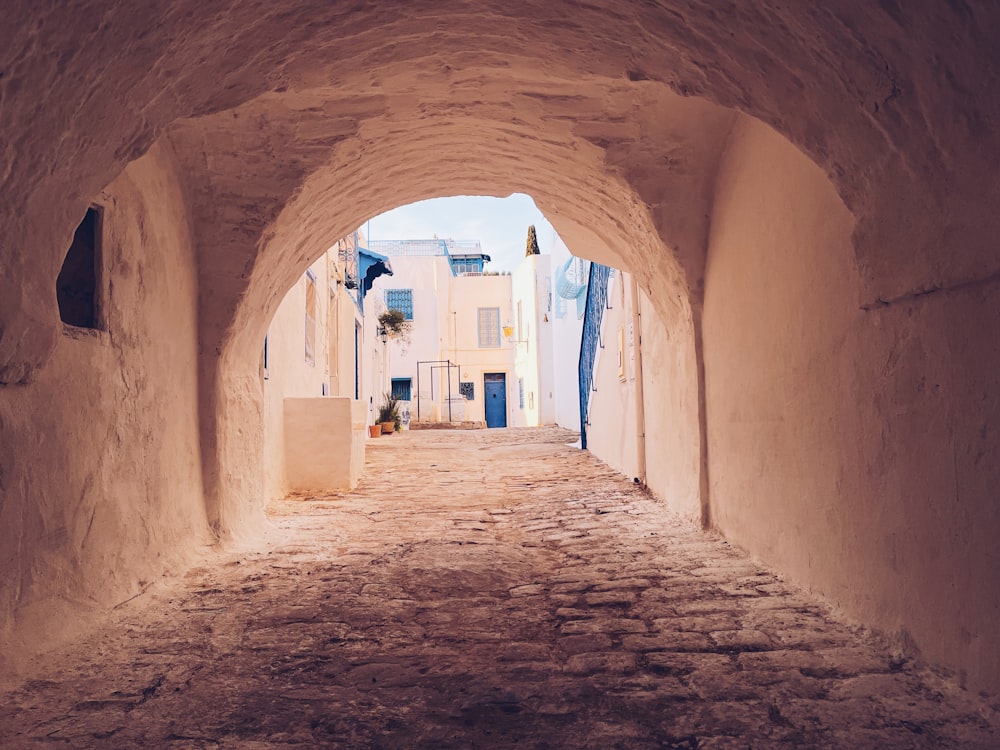 a narrow alley way with a cobblestone street