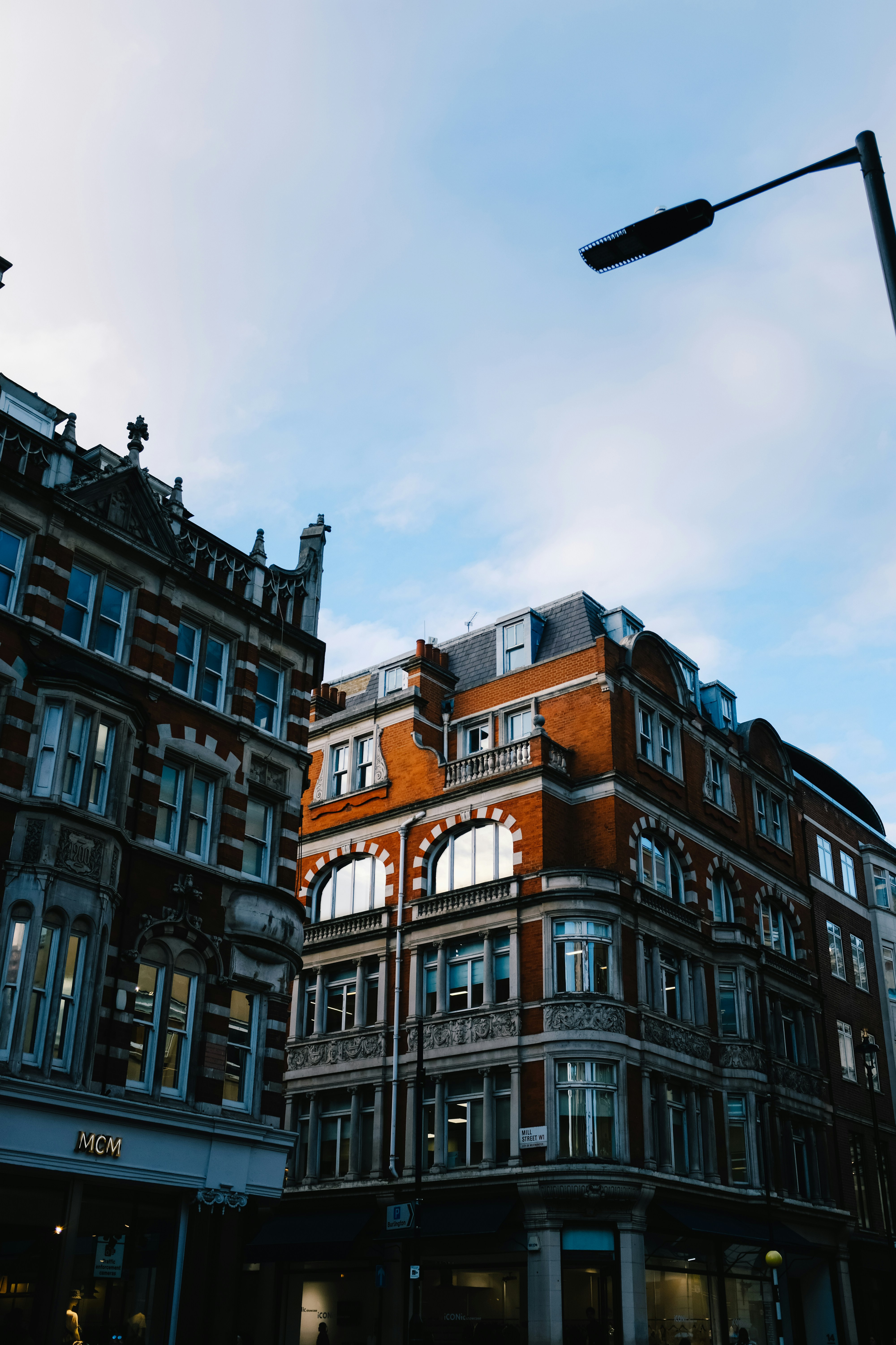 Photo by adrienolichon