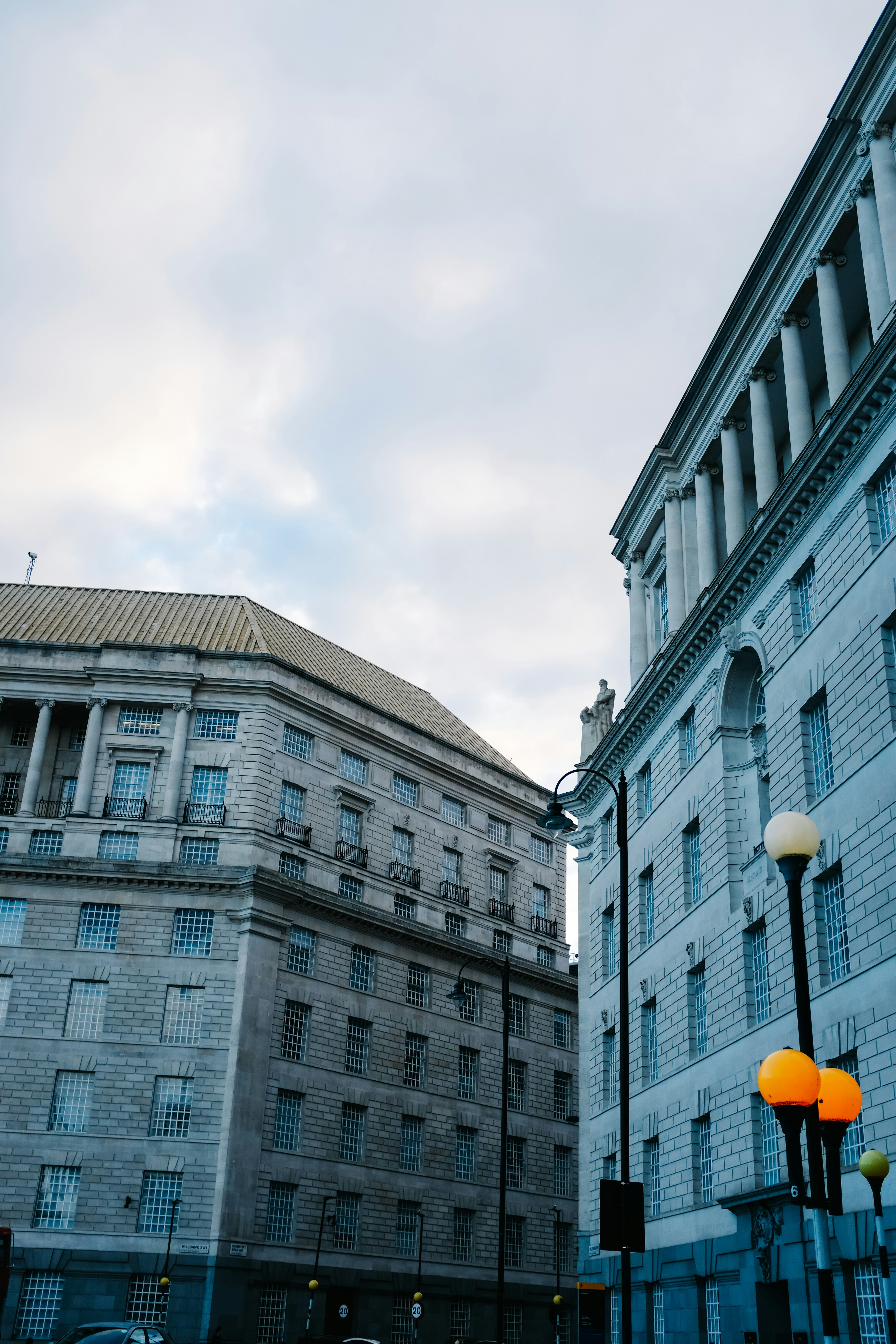 Photo by adrienolichon