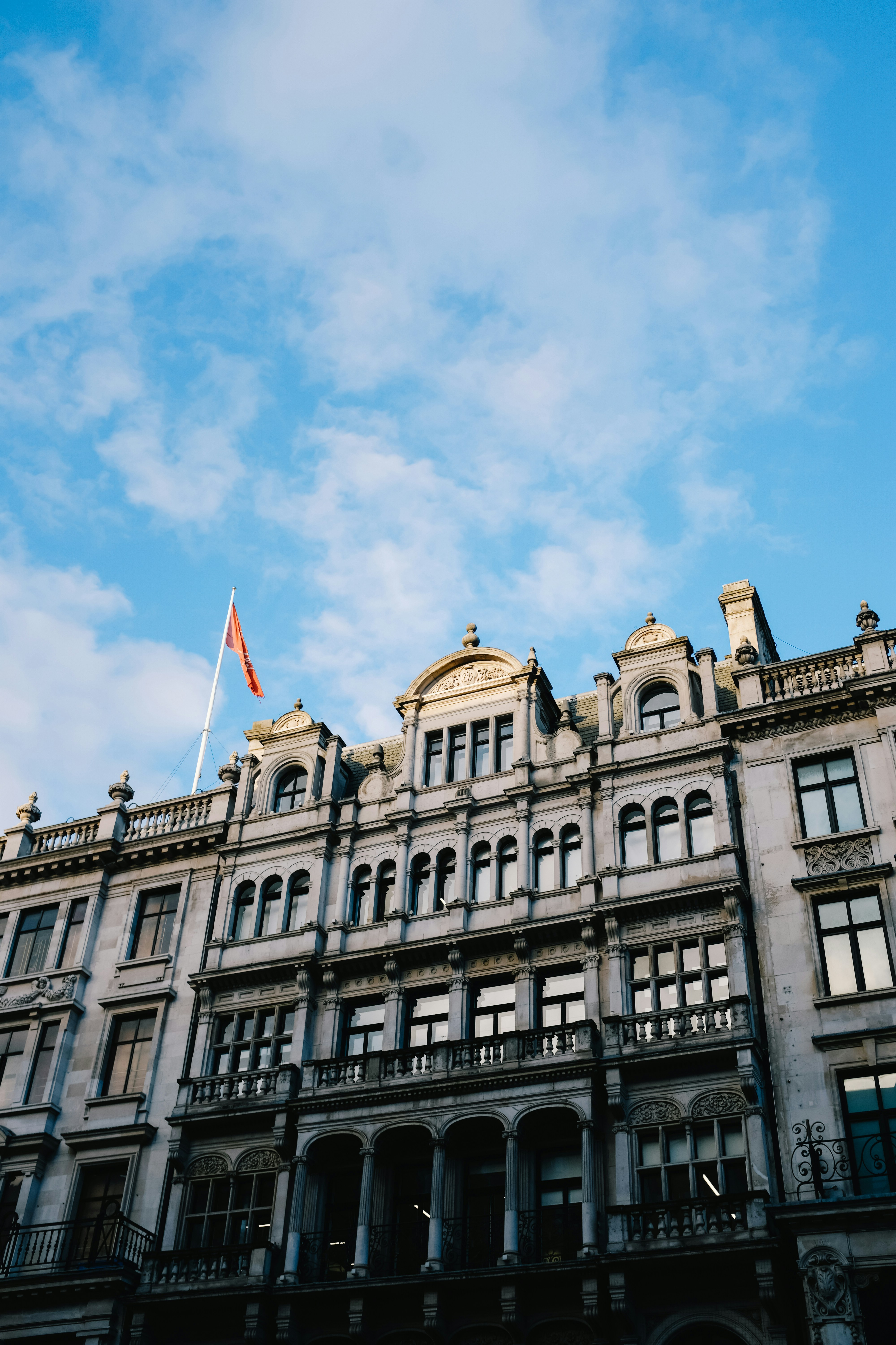 Photo by adrienolichon