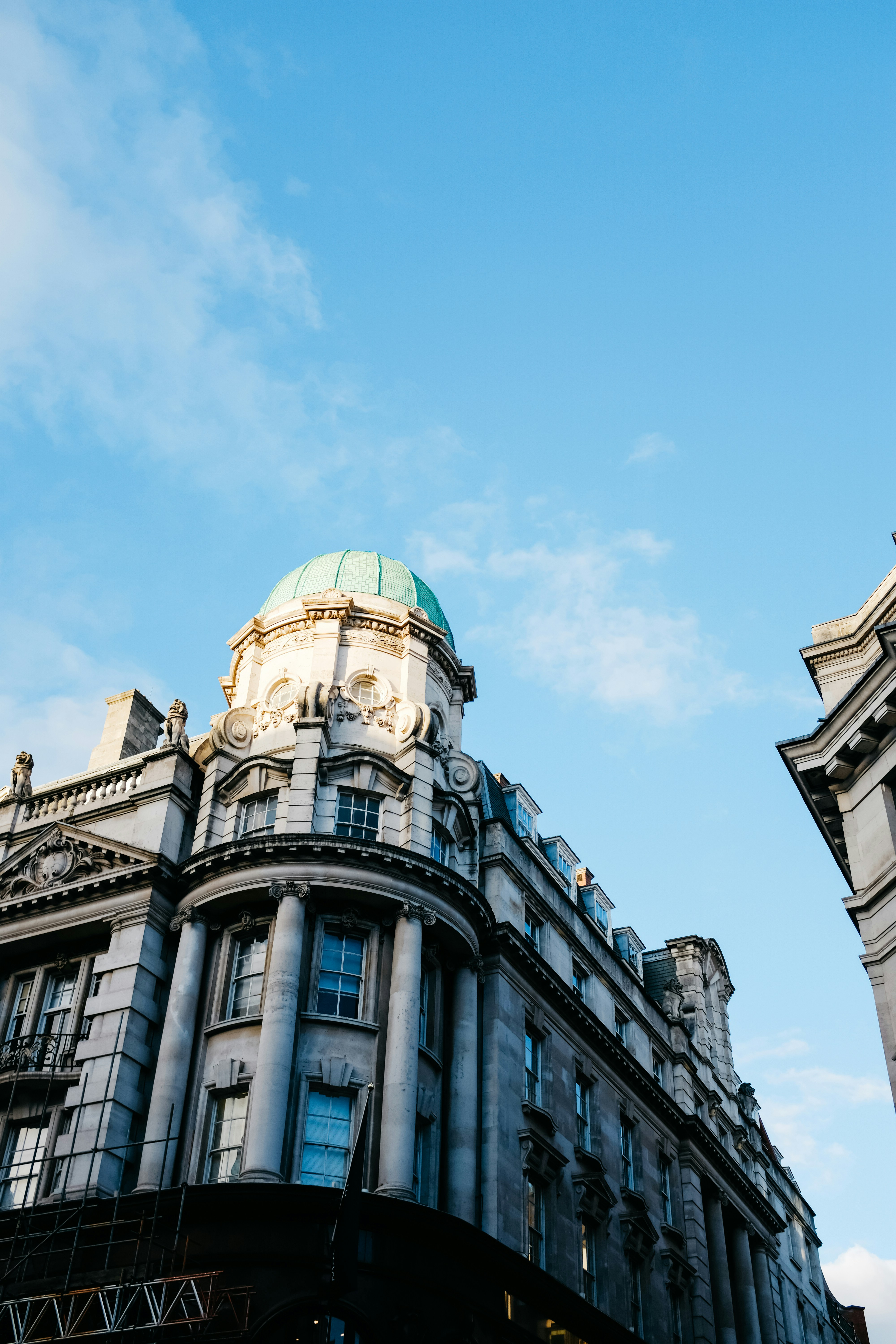 Photo by adrienolichon