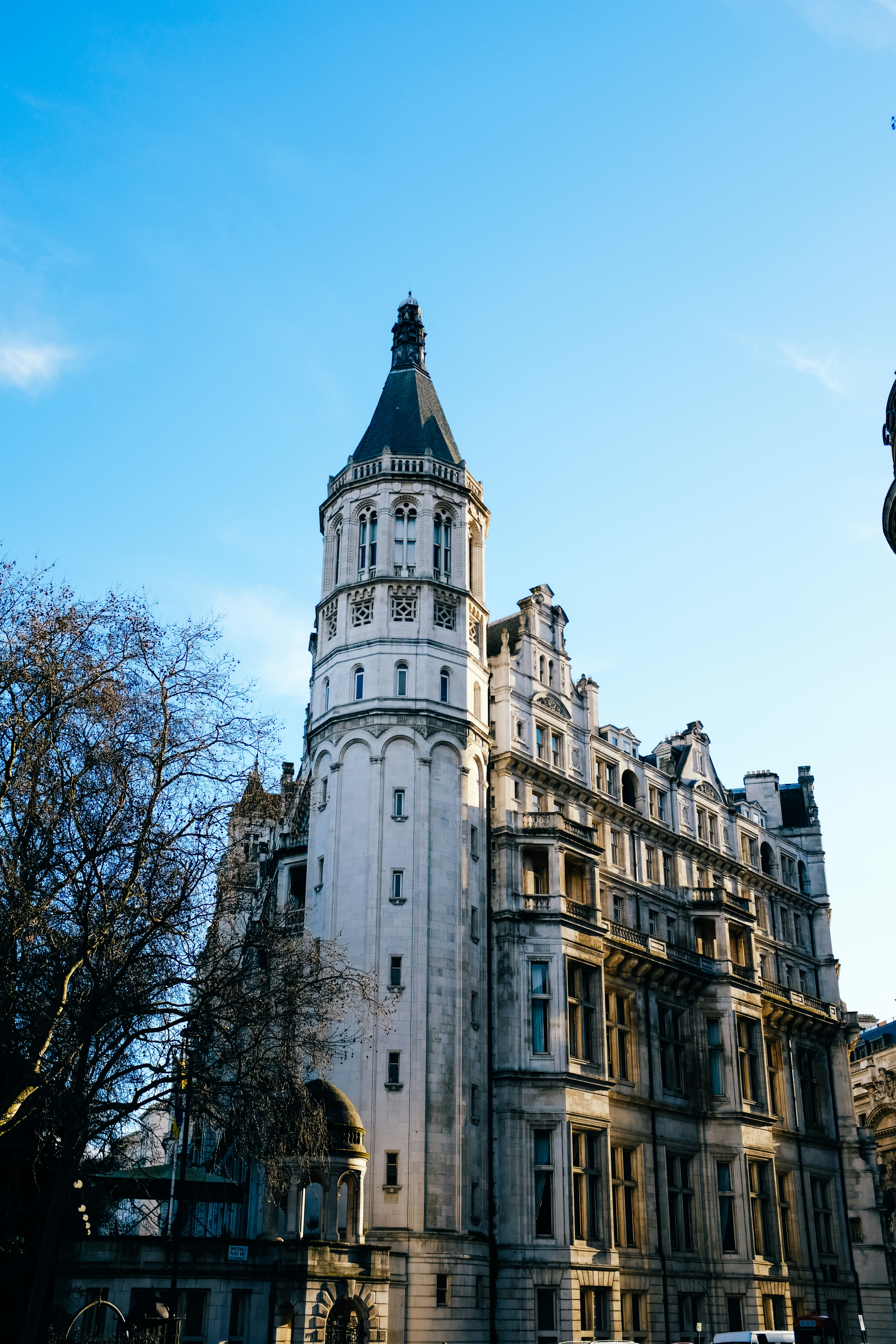 Photo by adrienolichon