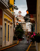 Colonial streets of Granada with vibrant buildings and cobblestone paths.