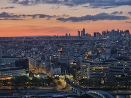 A panoramic view of Durgapur’s skyline at sunset highlighting its urban charm.